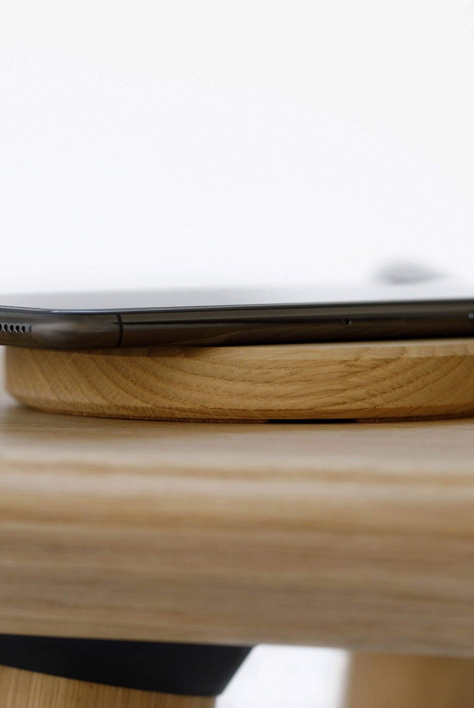 Slim Charging Pad in Oak