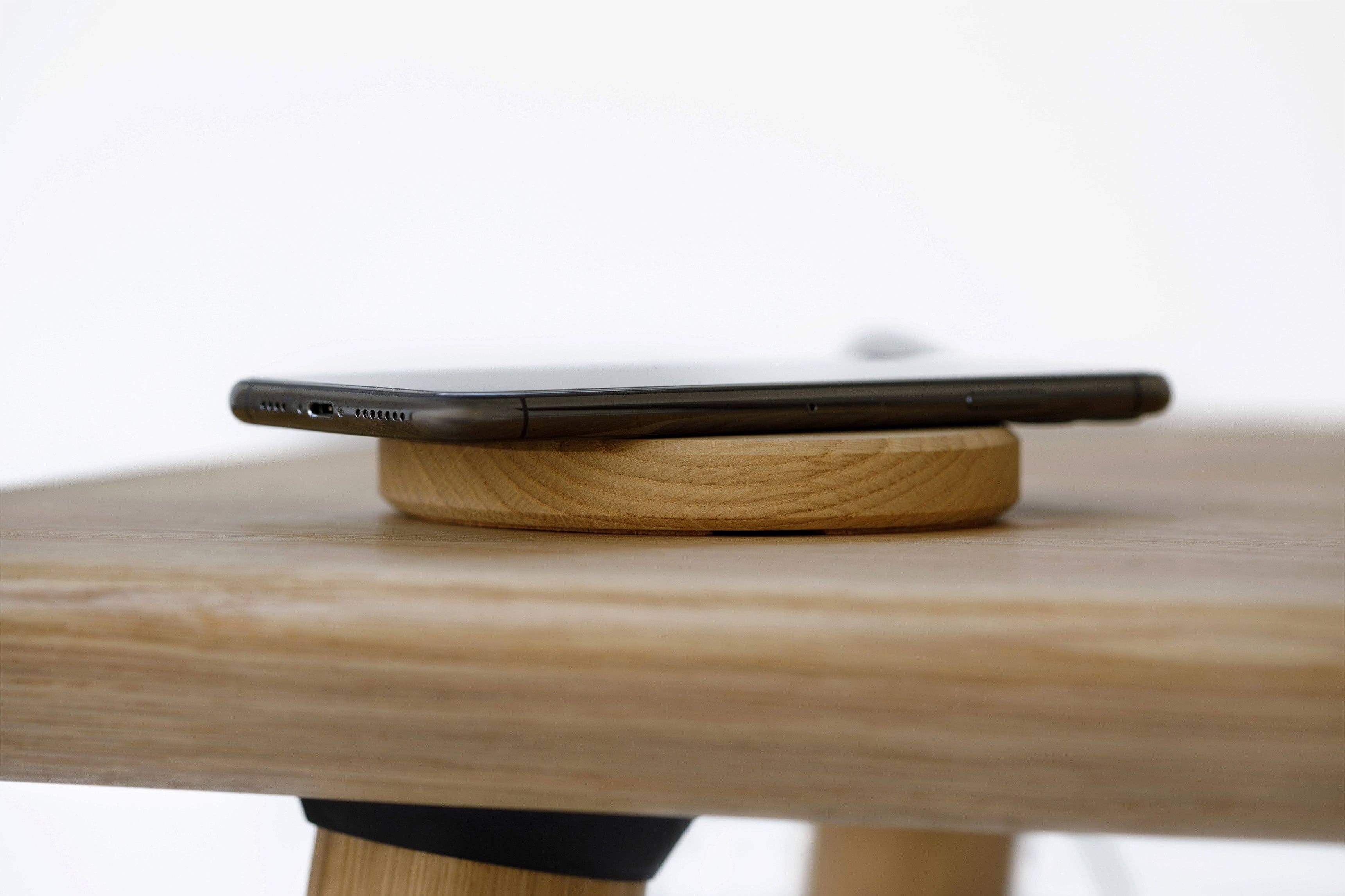 Slim Charging Pad in Oak