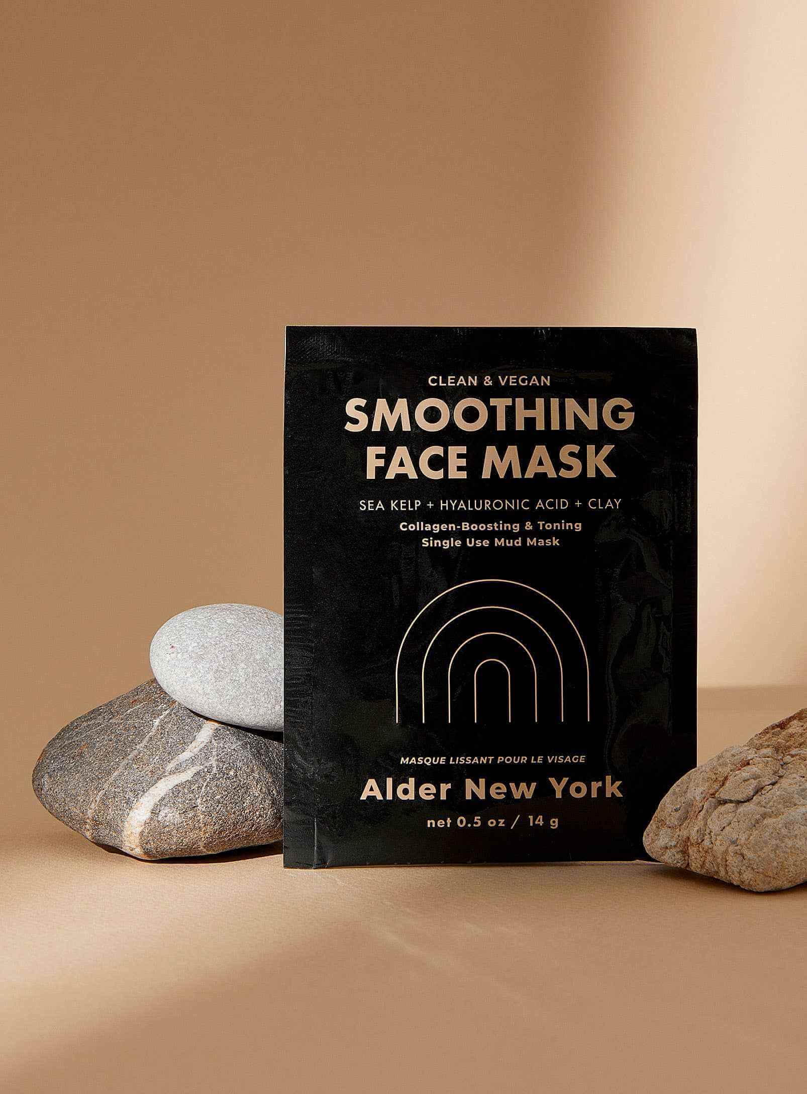 Smoothing Face Mask for Radiant Skin and Enhanced Hydration   thumbnail